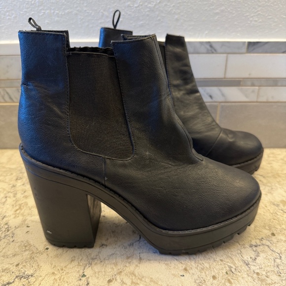 Divided  by H&M Chelsea chucnky black boots stretch ankle - Picture 1 of 12